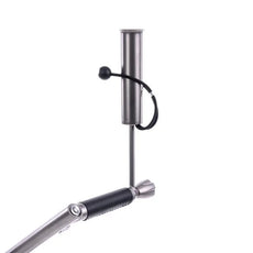Detail eines E-Trolley-Gestänges aus Titan mit Schirmhalter, Golfzubehör weißer Hintergrund