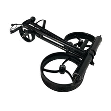 Gefalteter Elektro Golf Trolley, schwarze Räder, kompakte Bauweise auf weißem Hintergrund