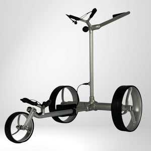 Moderner Elektro-Golf Trolley mit drei großen Rädern und Aluminiumrahmen, freigestellt