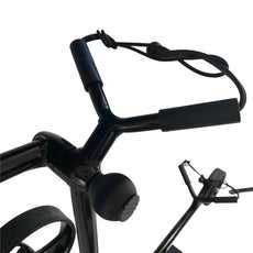 Detailansicht Griff und Lenkung eines Elektro-Golf-Trolleys, schwarz, modernes Design
