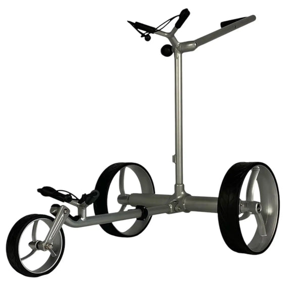 Moderner Elektro-Golf-Trolley aus Aluminium mit drei großen Rädern, freigestellt auf Weiß