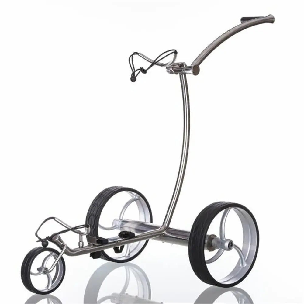 Moderner E-Trolley für Golf, silbernes Gestell, drei große Räder, freistehend
