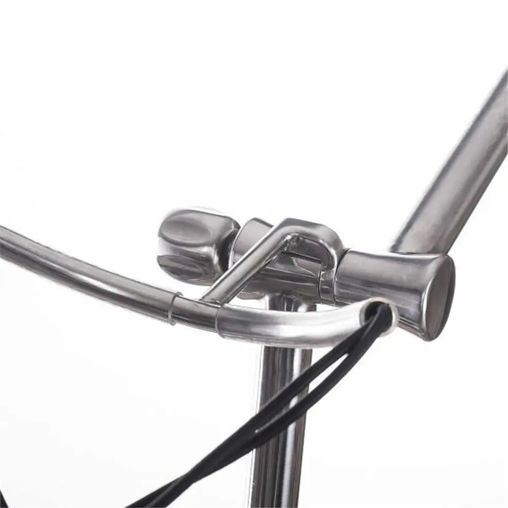 Detailansicht Aluminiumrahmen und Griff eines Golf E-Trolleys, modernes Design