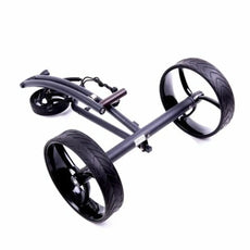 Moderner E-Trolley für Golf, schwarz, mit großen stabilen Rädern auf weißem Hintergrund