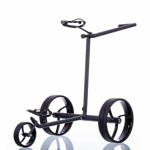Moderner, schwarzer Golf E-Trolley mit drei großen Rädern auf weißem Hintergrund