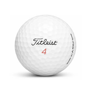 Titleist Pro V1x 2024 – Nahaufnahme weißer Golfball mit dimpled Oberfläche und Logo