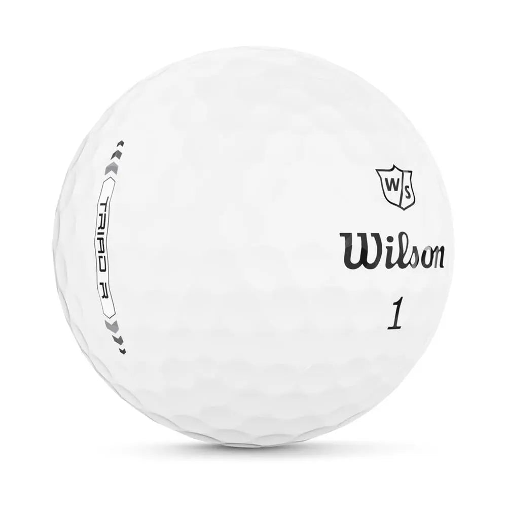 weißer Wilson Triad Golfball mit Logo und Nummer, Nahaufnahme, strukturierte Oberfläche