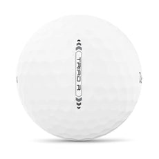 Weißer Golfball mit Aufschrift Triad R und markanter Linienführung, Nahaufnahme