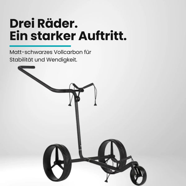 Schwarzer Golf Trolley aus Carbon mit drei Rädern auf weißem Hintergrund