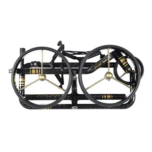 Zusammengefalteter, eleganter, schwarzer Carbon Golf Trolley mit goldenen Details