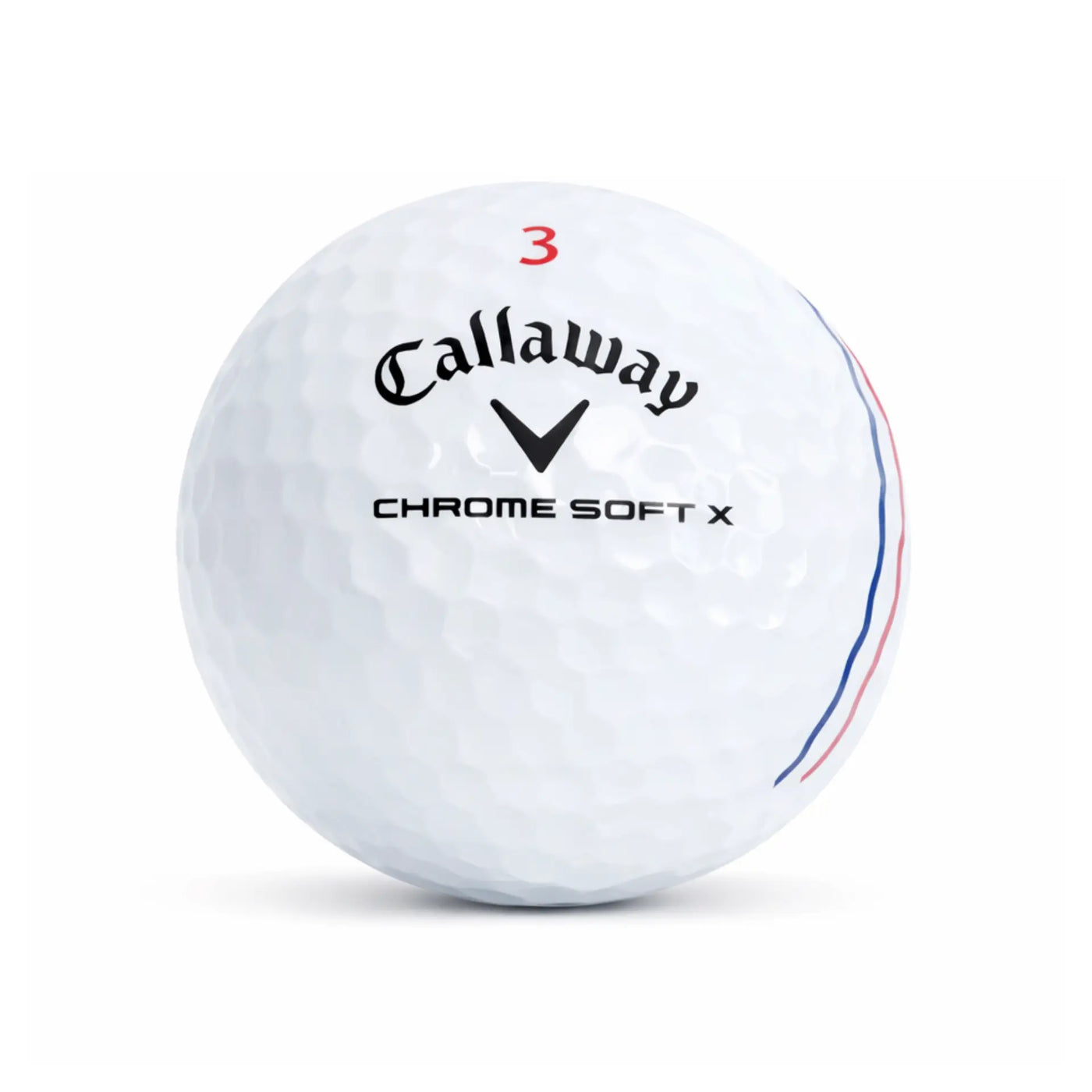 Callaway Chrome Soft Triple Track Mix – Nahaufnahme Golfball mit Triple Track Markierung auf weißem Hintergrund