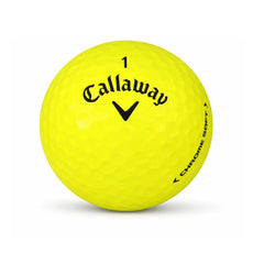 Callaway Chrome Soft Yellow – Nahaufnahme gelber Golfball mit dimpled Oberfläche und Logo