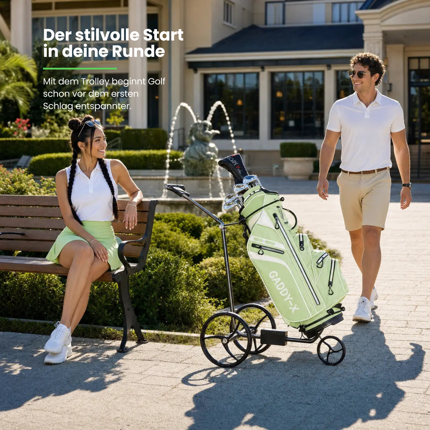 Trend Golf GALAXY Edelstahl E-Trolley 2026 mit Golfausrüstung, abgebildet auf einem Golfplatz.