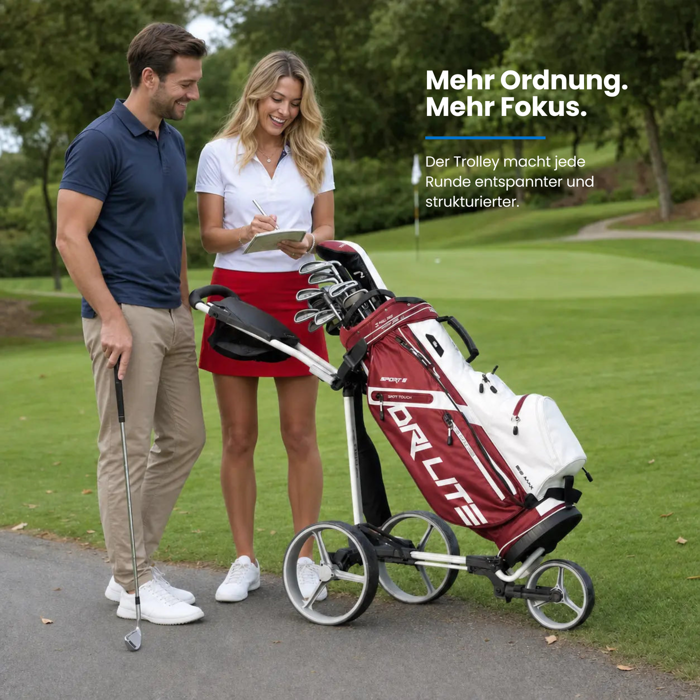 Big Max TI TWO - 3 Rad Push Trolley mit Golfer-Paar auf dem Golfplatz.