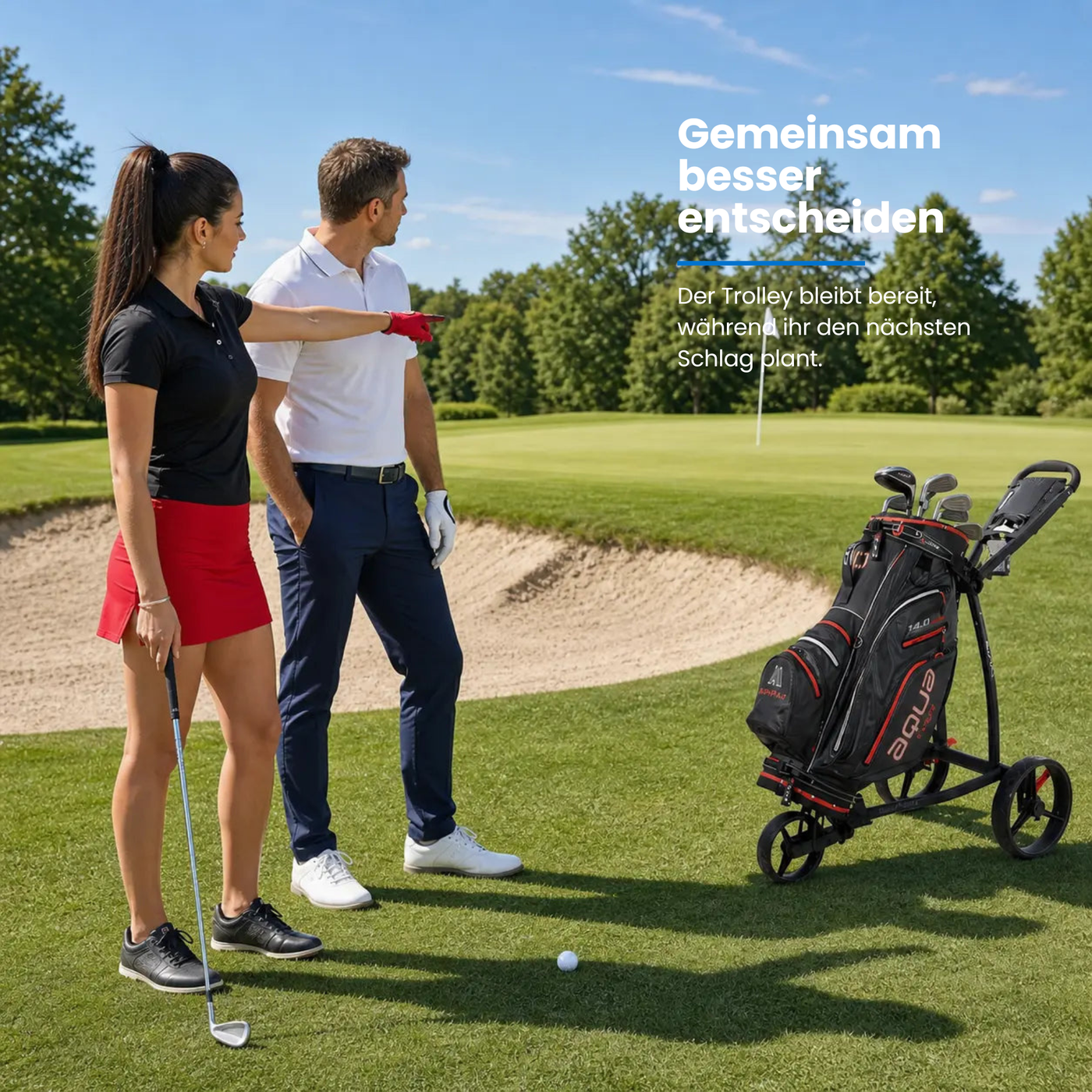 Big Max Blade IP 2 - 3 Rad Push Trolley auf dem Golfplatz mit zwei Golfern.