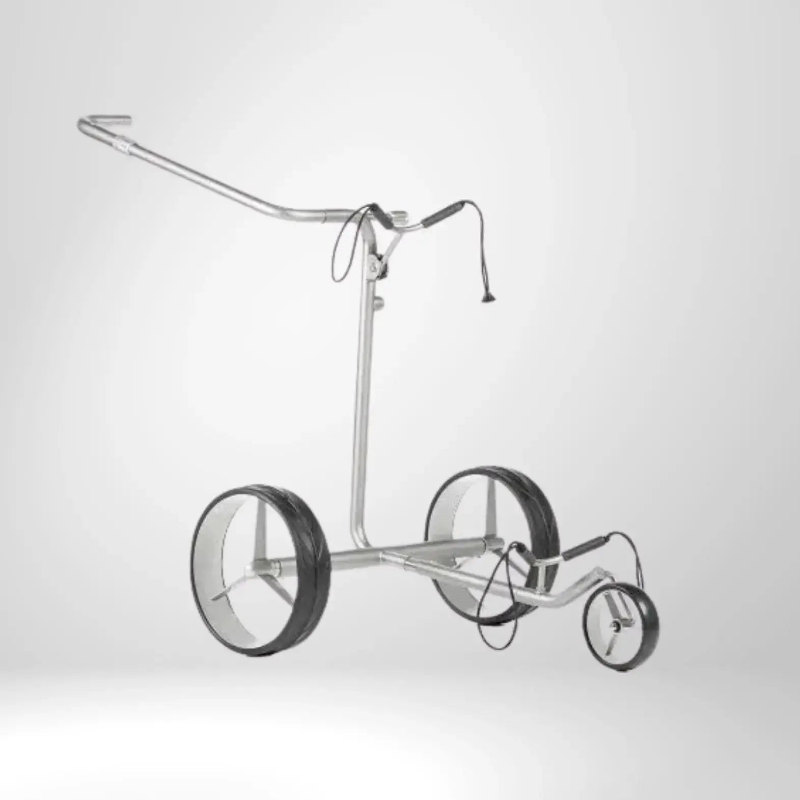 Moderner silberner Elektro Golf Trolley mit drei Rädern, Zubehörkabel sichtbar