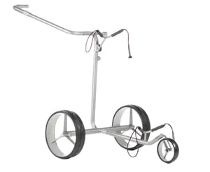 Moderner silberner Elektro-Golftrolley mit drei Rädern auf weißem Hintergrund