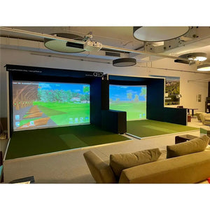 Moderner Indoor Golf Simulator mit zwei Abschlagplätzen und Projektionsleinwand