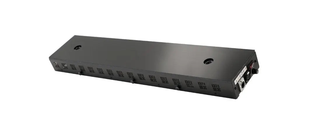 Uneekor EYE XO Golf Launch Monitor – 3/4-Ansicht links, deckenmontiertes Kamerasystem