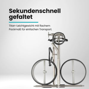 Zusammengeklappter silberner Golf E-Trolley mit schwarzen Rädern, kompakt für Transport