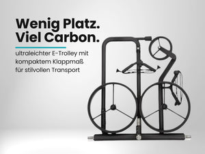 Zusammengeklappter schwarzer E-Trolley aus Carbon für Golfschläger, kompakt verstaut