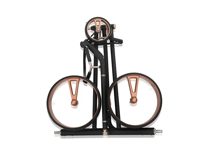 Zusammengeklappter, eleganter, schwarzer Golf E-Trolley mit kupferfarbenen Felgen, Draufsicht