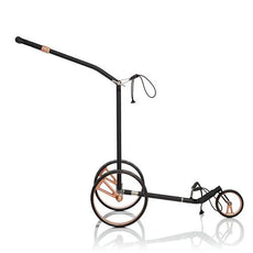 Moderner, schwarzer Golf Trolley mit roségoldenen Akzenten und großen Rädern auf weißem Hintergrund