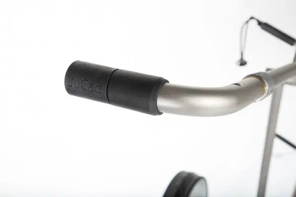 Detailansicht JuCad Phantom Titan Golftrolley Griff, Aluminiumgriff mit schwarzer Gummierung