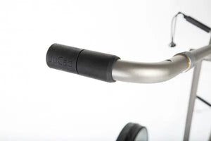 Detailansicht JuCad Phantom Titan Golftrolley Griff, Aluminiumgriff mit schwarzer Gummierung