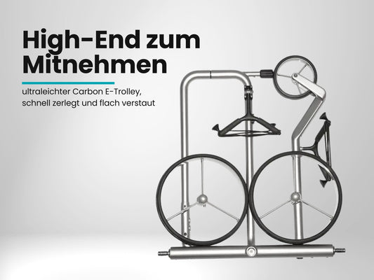 Zusammengeklappter moderner Golf Trolley aus leichtem Carbon mit drei Rädern.