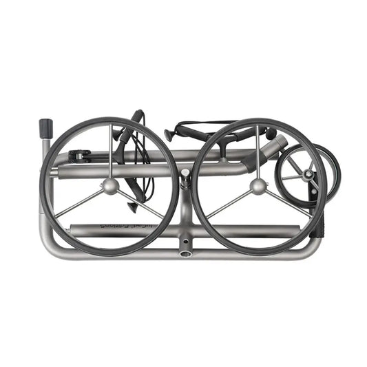 Zusammengefalteter Golftrolley mit großen Rädern in silber, kompakt für Transport