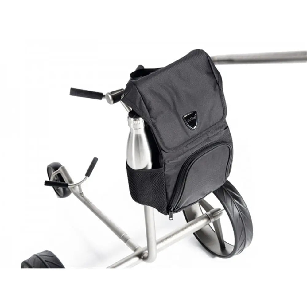 Schwarze Golftrolley-Organizer-Tasche mit Flaschenhalter am silbernen Golf Trolley montiert