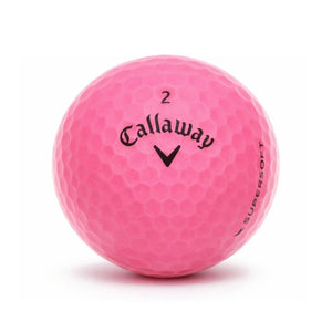 Callaway SuperSoft Pink – Nahaufnahme pinker Golfball mit dimpled Oberfläche und Logo