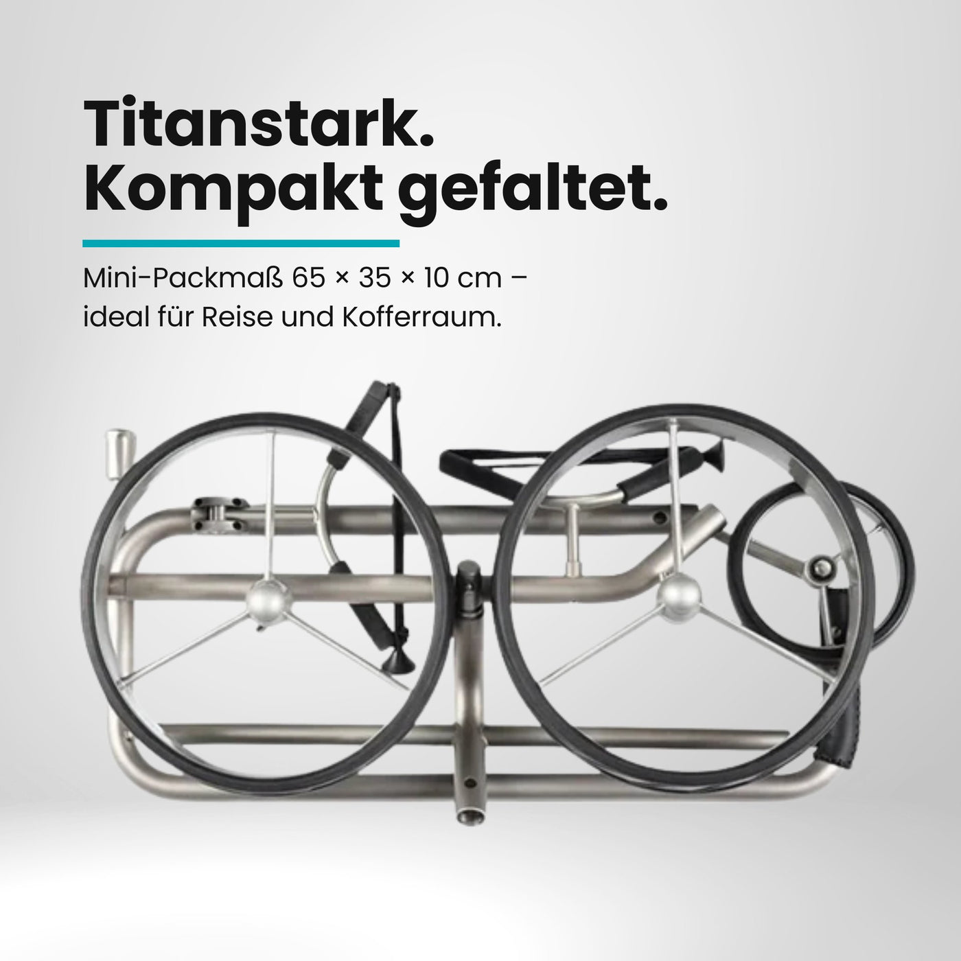 Zusammengeklappter silberner Golf Trolley mit drei Rädern, platzsparend für Transport