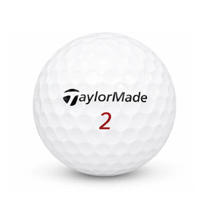 TaylorMade Tour Response – Nahaufnahme weißer Golfball mit dimpled Oberfläche und Logo