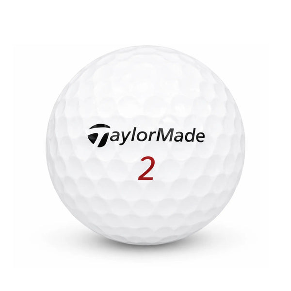 TaylorMade Tour Response – Nahaufnahme weißer Golfball mit dimpled Oberfläche und Logo