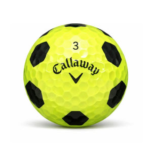 Callaway SuperSoft – Nahaufnahme weißer Golfball mit dimpled Oberfläche und Logo