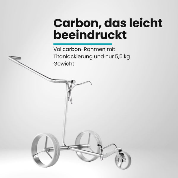 Moderner silberner Golf Trolley mit drei Rädern und Garantiehinweis, freigestellt auf Weiß