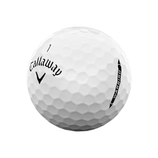 Weißer Callaway Warbird Golfball mit Logo und dimpled Oberfläche auf weißem Hintergrund